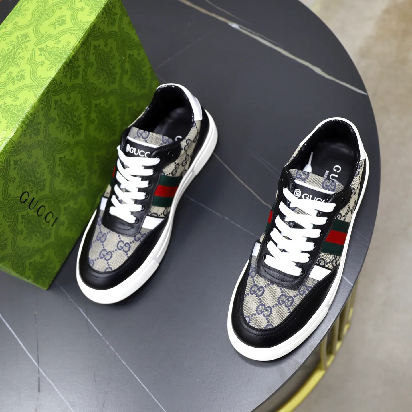 Ex-factory price: 420💰🙅‍♂️🙅‍♂️🙅‍♂️ Brand: GUCCI Standard code: 38-44 (45 customized) Grade: Same as the official website Material: Original leather splicing Comfortable and breathable sheepskin lining Original wear-resistant outsole Style category: Men's fashionable casual shoes Running sneakers Distinguished luxury brand elements Top luxury Color: actual picture color
